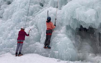 穿始祖鸟的中产快把北京近郊爬成珠穆朗玛峰了，“零下20度趴在