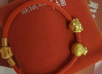 足金挂坠检出铁？监管部门已介入 周生生最新回应